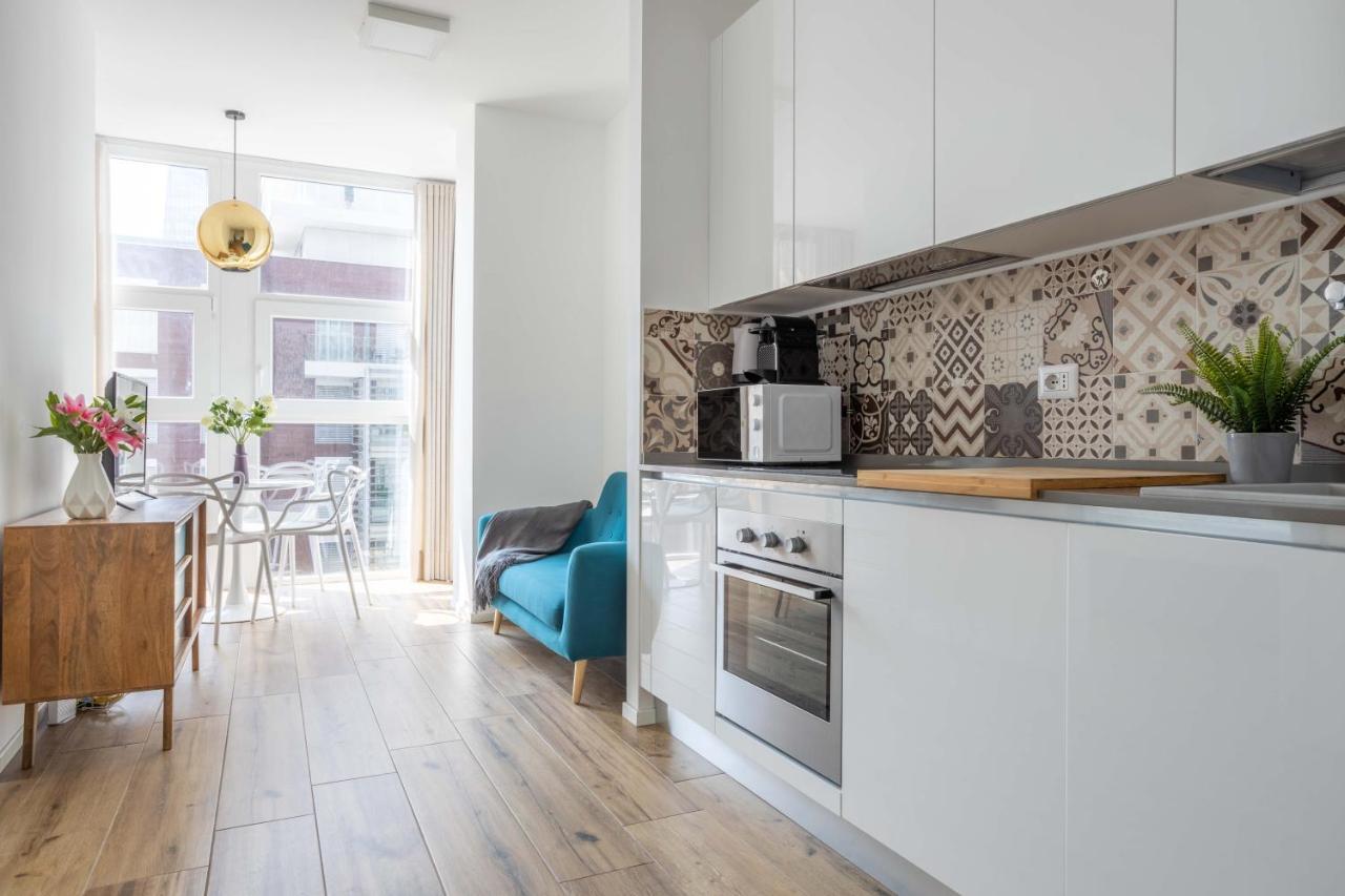 Sunlit 1 Bedroom Apt Via Pirelli 밀라노 외부 사진
