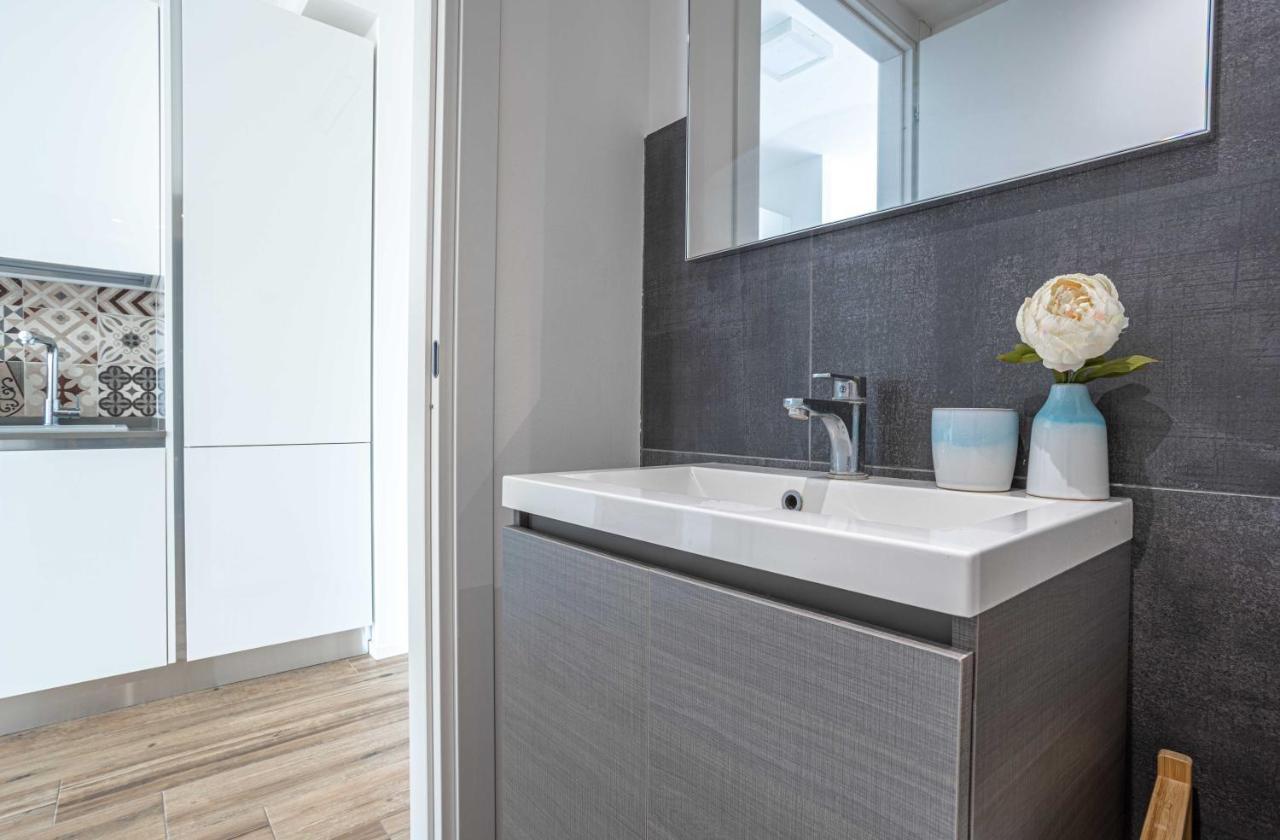 Sunlit 1 Bedroom Apt Via Pirelli 밀라노 외부 사진
